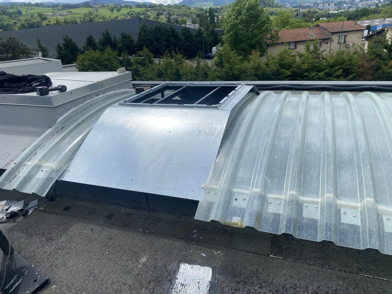 Toiture et lanterneaux du site industriel de La Talaudière
